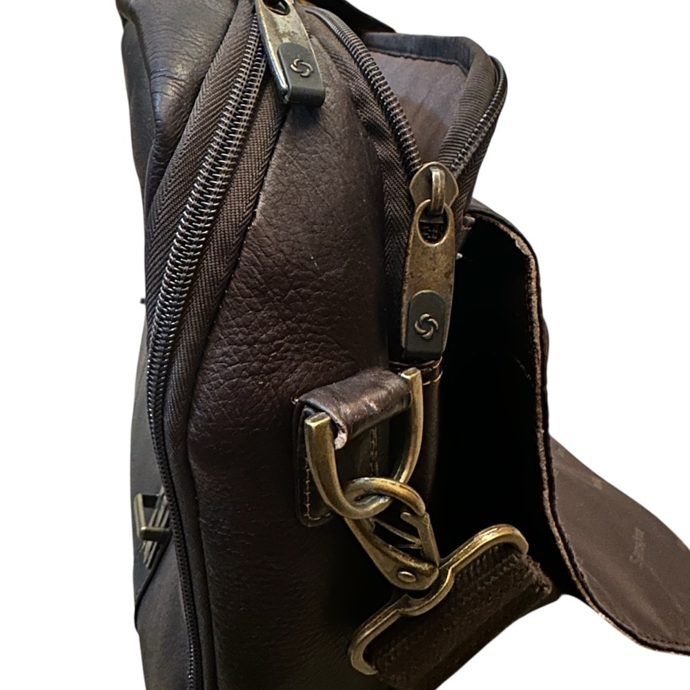 Samsonite Colombian Leather Flap-Over Messenger Laptop Bag - Picture 3 of 15